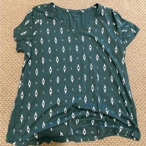 Great condition womens sz L dark green and western print everyday tee sz XL